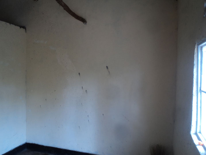 Urebeye imbere ntiwamenya ko inzu yubakishije imbaho.