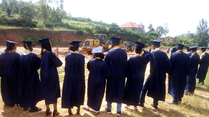  30 ni bo barangije kwiga mu ishuri ry'Abashinwa ibijyanye no gukoresha imashini ziremereye