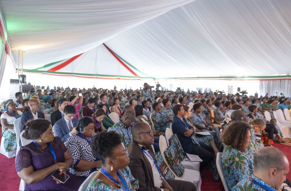 Inama yitabiriwe n'abantu batandukanye