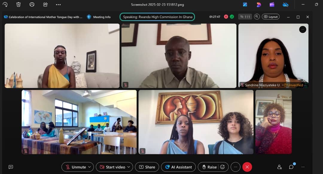 Abantu batandukanye bakurikiye ibiganiro ku ikoranabuhanga ry'iyakure