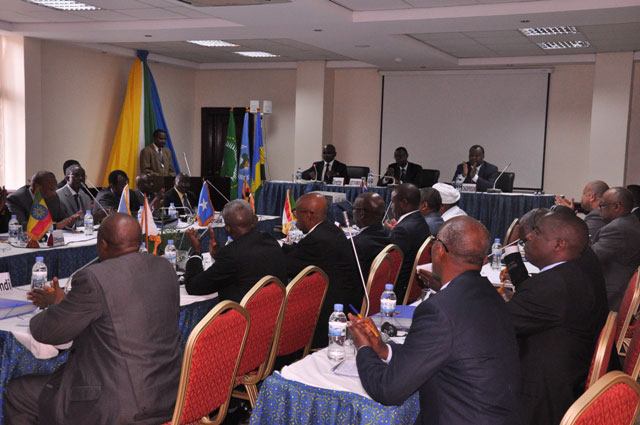 Bamwe mu bitabiriye Inama iteraniye mu Rwanda y‘abaministiri b'ingabo n'umutekano mu bihugu 10 bigize akarere k'Afurika y'uburasirazuba.