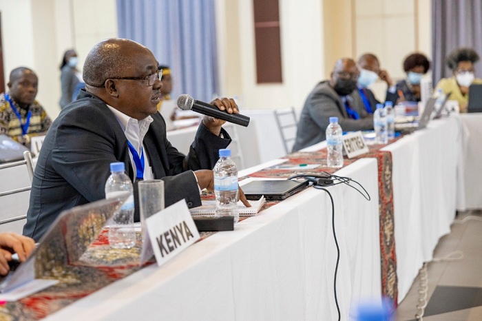 Abitabiriye inama baragenda basangira ubunararibonye