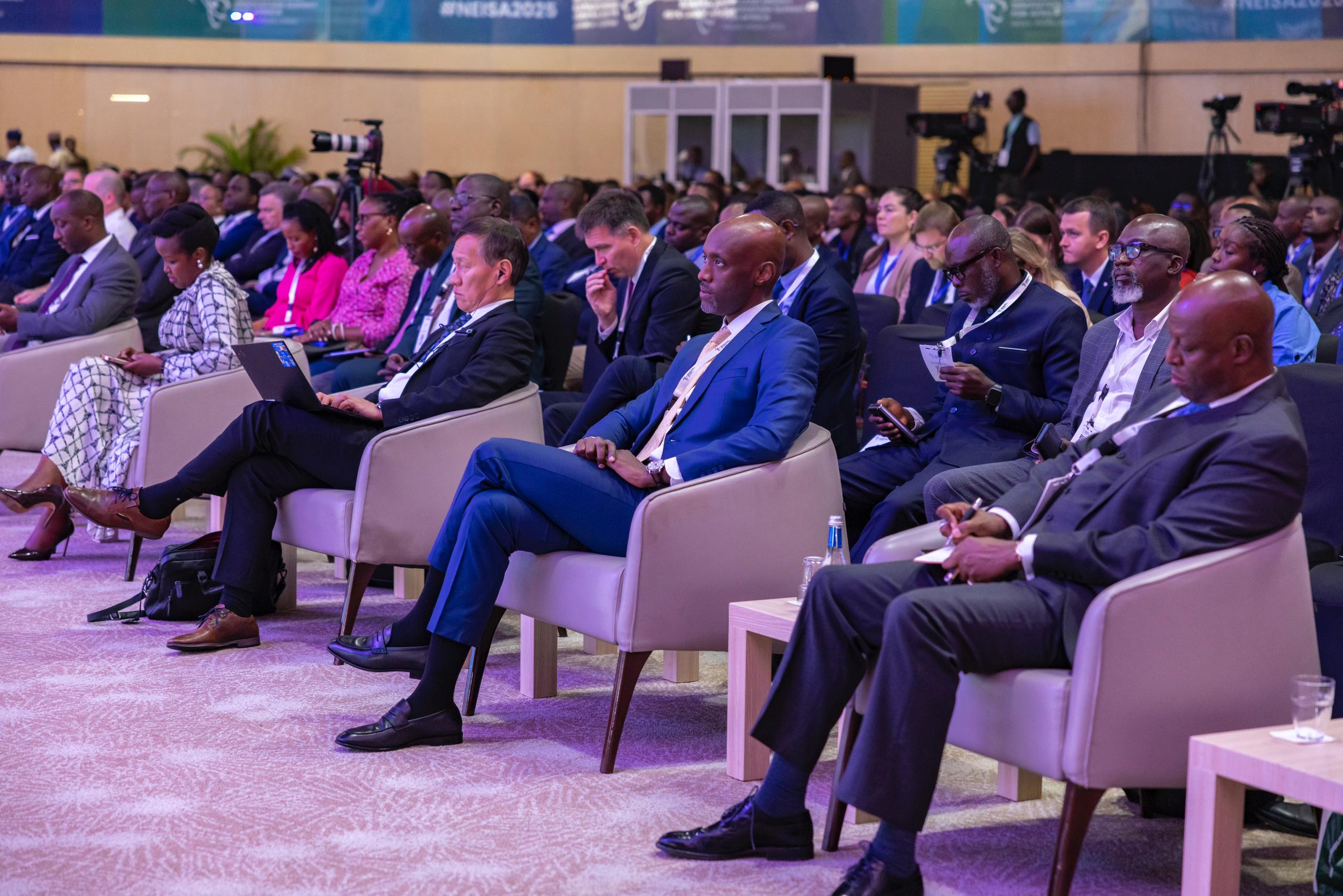 Ni inama yitabiriwe n'abayobozi batandukanye