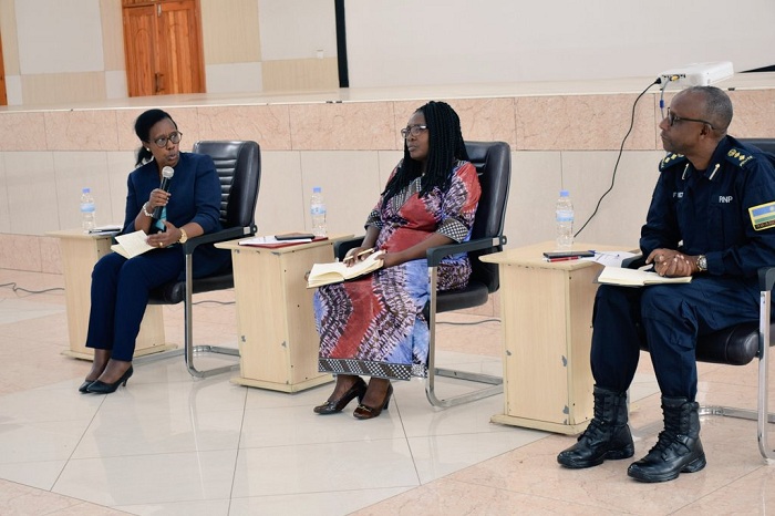 Abayobozi bihanangirije abakomeje gukoresha abakobwa mu bucuruzi bugamije inyungu zabo