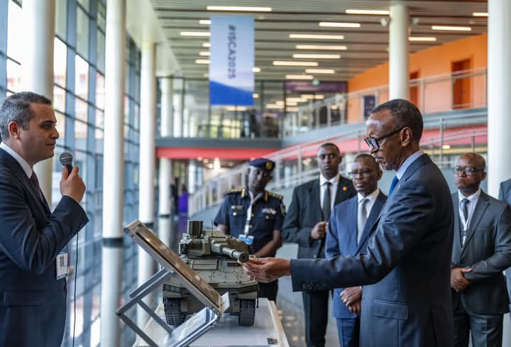 Perezida Kagame yasuye ahamurikirwa intwaro zikorerwa mu Rwanda