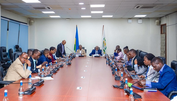 Mu kiganiro n'abanyamakuru hasobanuwe byinshi ku mateka atatu ajyanye n'imisoro yemejwe n'Inama y'Abaminisitiri