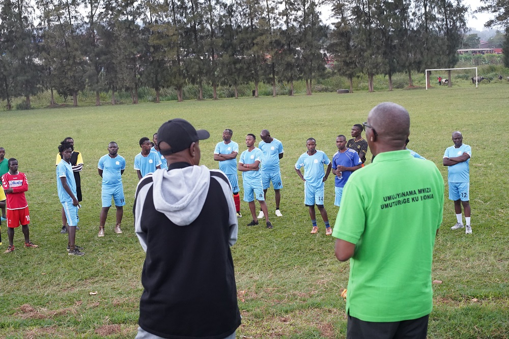 Usibye umukino, hanatangiwemo ubutumwa bujyanye na gahunda za Leta