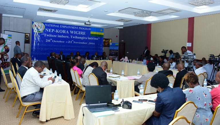 Inama yitabiriwe n'abantu batandukanye