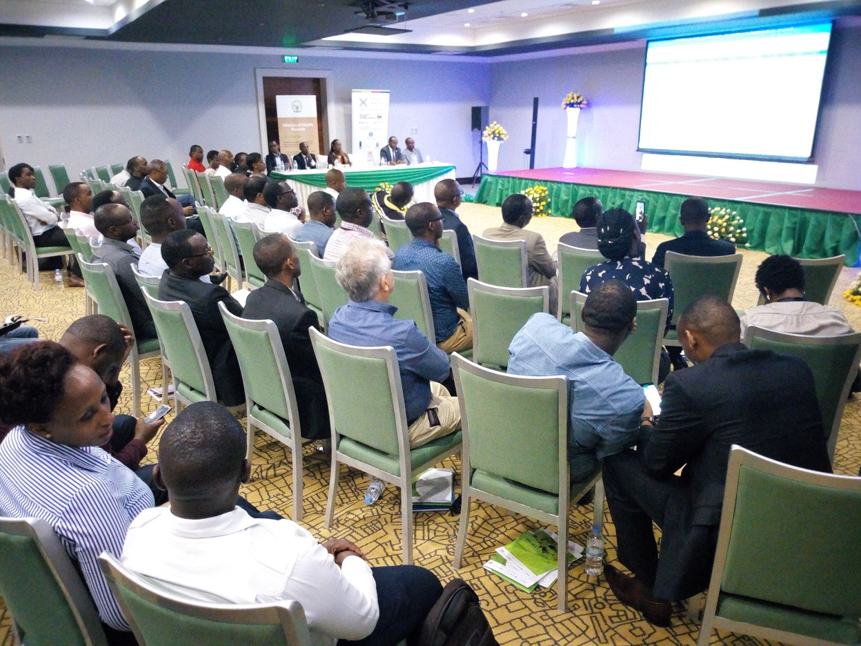 Inama yitabiriwe n'abantu batandukanye biganjemo abacuruza imiti