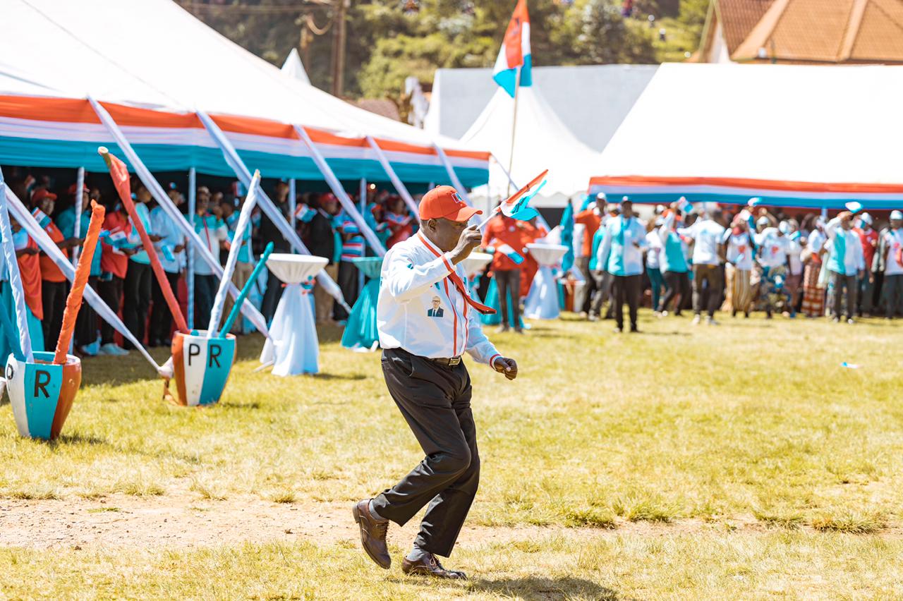 Inararibonye Rucagu Boniface yari ahabaye