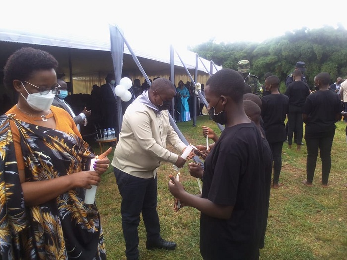 Bacanye urumuri rw'ikizere