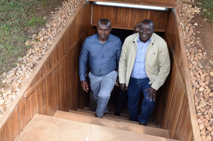 Guverineri Gatabazi na Tuyishime Placide uyobora ikipe ya Musanze FC basohoka mu ndaki