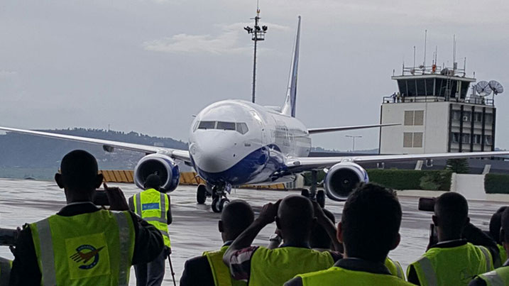 Indege nshya ya RwandAir yiswe Kalisimbi yageze i Kigali