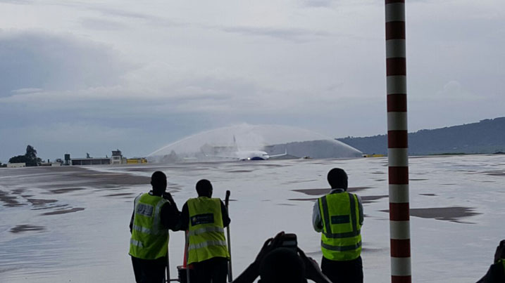 Indege yiswe Kalisimbi isukwaho amazi yakirwa i Kanombe 