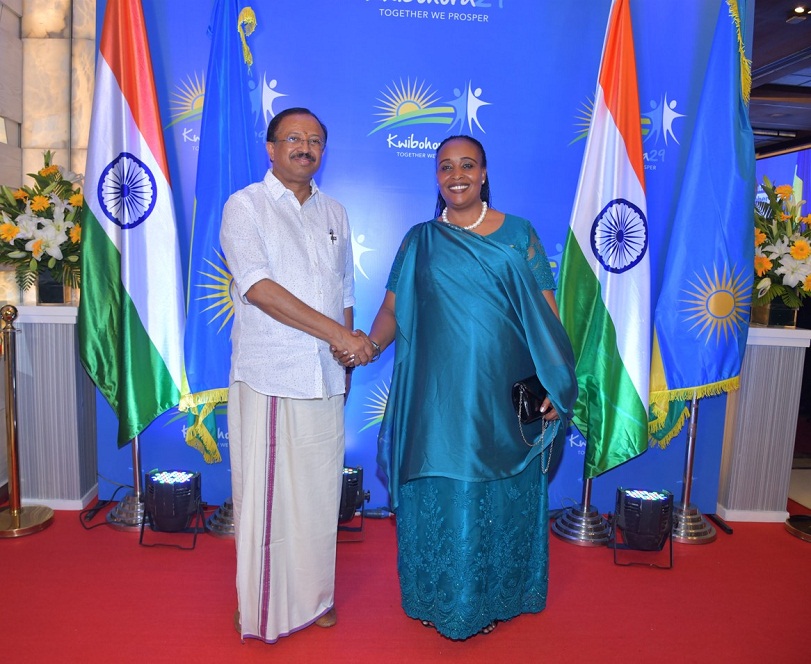 Shri V. Muraleedharan na Amb Jacqueline Mukangira 