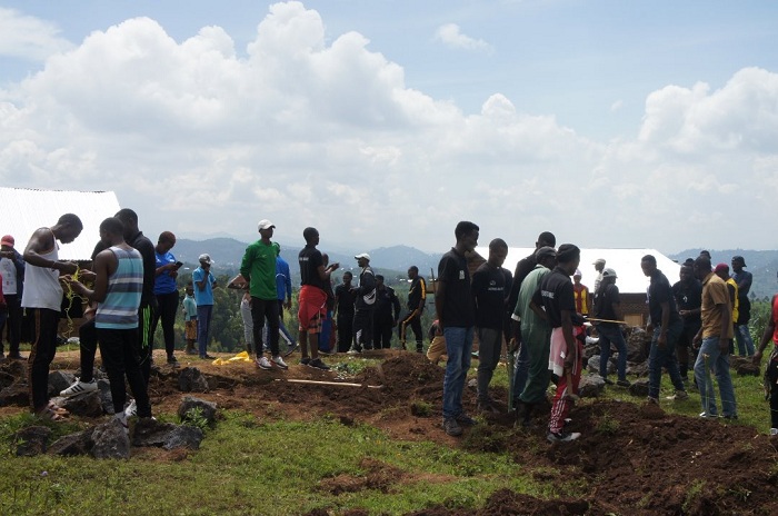 Muri Mtarama uyu mwaka, ubwo batangizaga igikorwa cyo kubaka iyo nzu