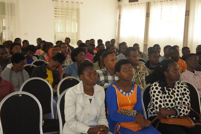 Bamwe mu banyeshuri bashya batangiye kwiga mu mashami atandukanye 