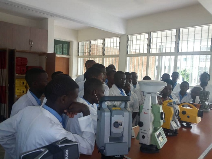 Abana bavuga ko hari byinshi bungutse ku mikoreshereze ya za Laboratwari