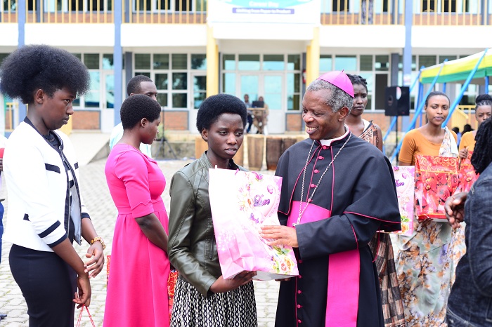 Abatsinze kurusha abandi bahembwe