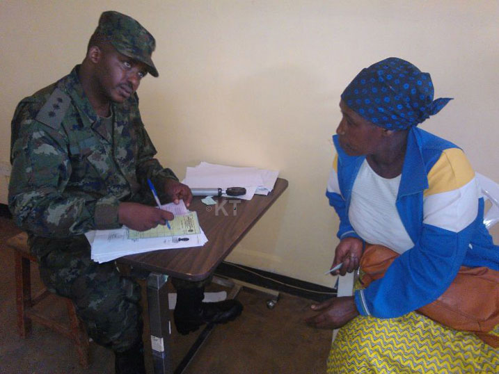 Ingabo z'u Rwanda ku Bitaro bya Remera-Rukoma zivura abacitse ku icumu rya Jenoside.