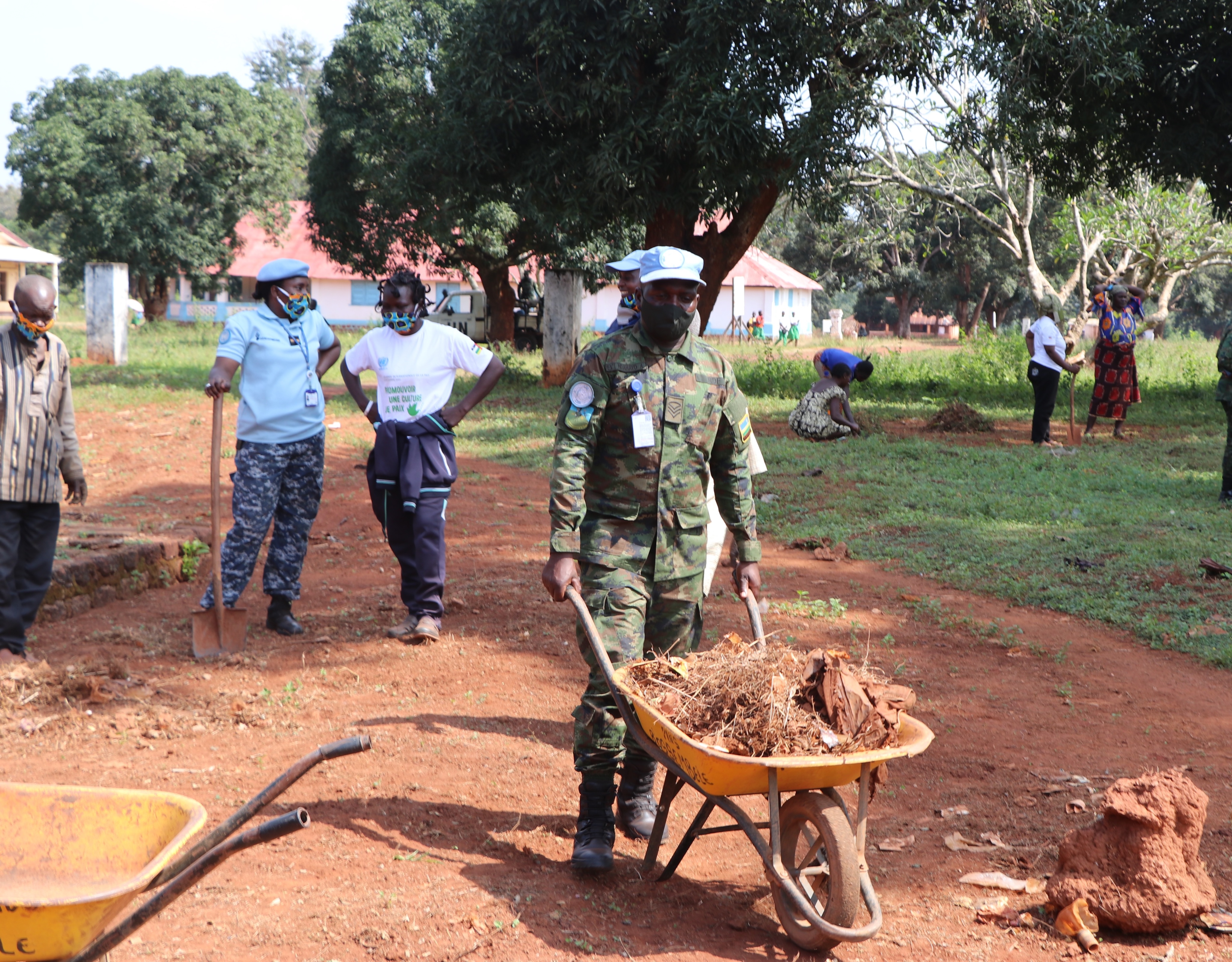 Ingabo z'u Rwanda zakoze n'umuganda