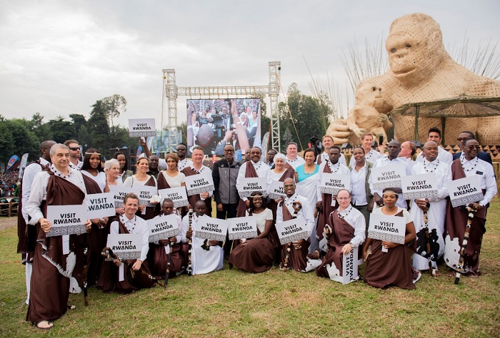 Umuhango wo kwita izina ingagi witabirwa n'abantu b'ingeri zose ari abo mu gihugu n'abaturuka hanze yacyo, aha hari muri 2019