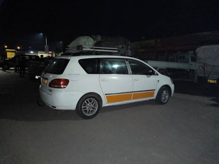 Kugeza mu ijoro abakora ingendo za ngombwa bari bagifashwa