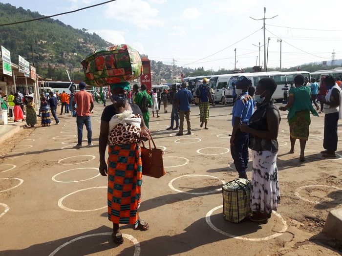 Bafite amatsiko yo kureba uko ibyo basize mu ngo bimeze