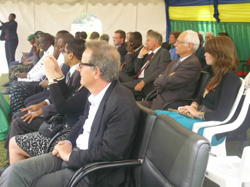 Abanyacyubahiro banyuranye b'inshuti z'u Rwanda bitabiriye uwo muhango.