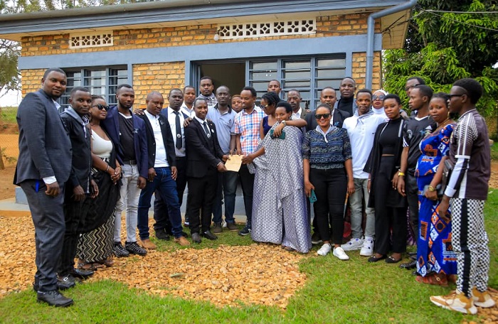 Mukamuzima yahawe n'amafaranga yo kwita kuri iyo nka