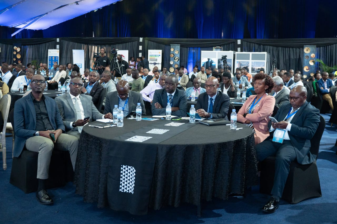 Inama yitabiriwe n'abantu b'ingeri zitandukanye