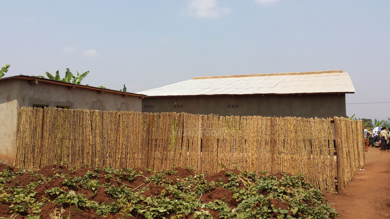 Inyuma y'iyo nzu ni uko hameze 