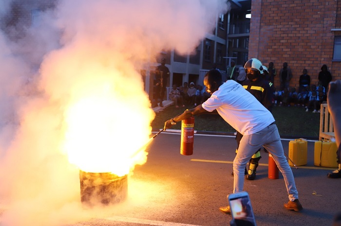 Bigishijwe uko bakwifashisha kizimyamoto mu kuzimya inkongi 