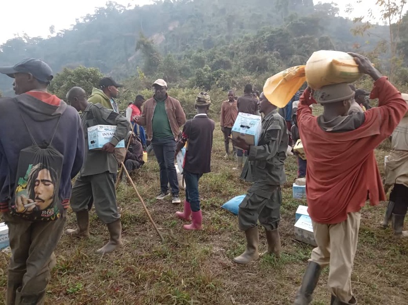 Abaturage bafashije mu kuzimya uyu muriro bahabwaga ibibongerera imbaraga