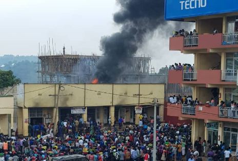 Rusizi: Inzu y’ubucuruzi yafashwe n’inkongi y’umuriro - Kigali Today