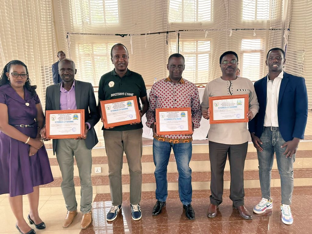 Imidugudu yabaye indashyikirwa yahawe icyemezo cy'ishimwe