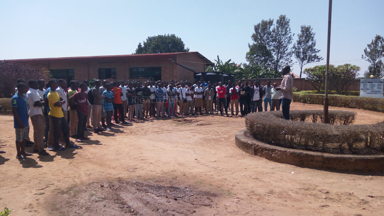 Abanyeshuri bahise bakoreshwa inama 