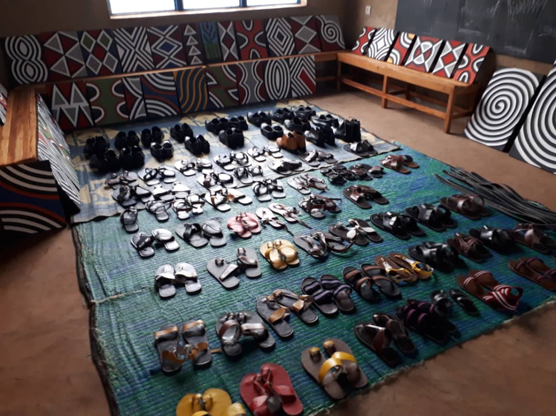 Bakora inkweto bakadoda n