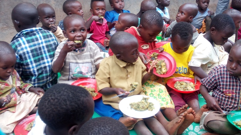 Inombe abana bahabwa ituma bakura neza