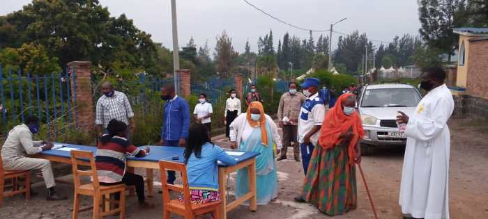 Abitabiriye isengesho barandikwa imyirondoro bakanapimwa umuriro