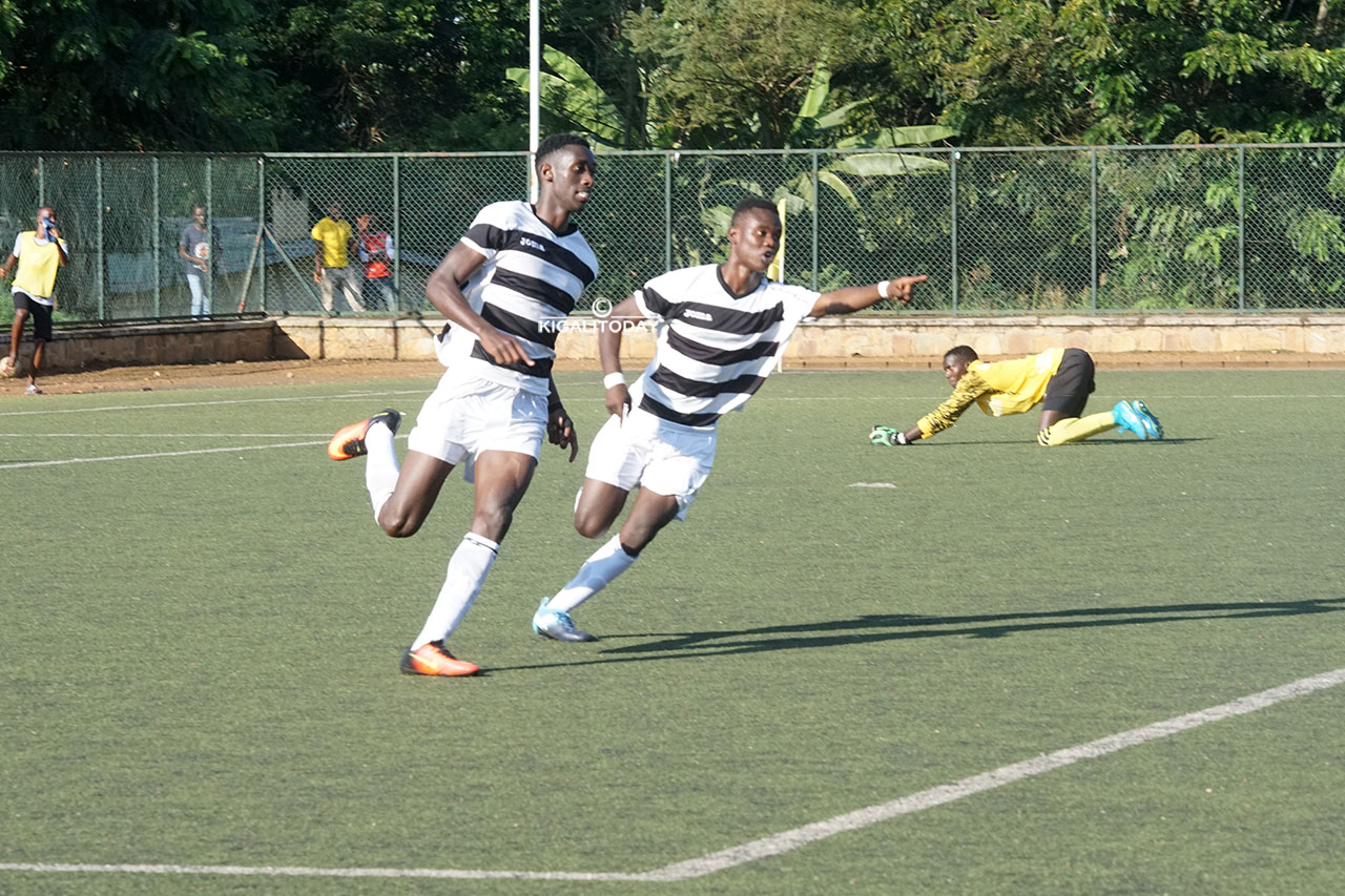 Intare zishimira igitego