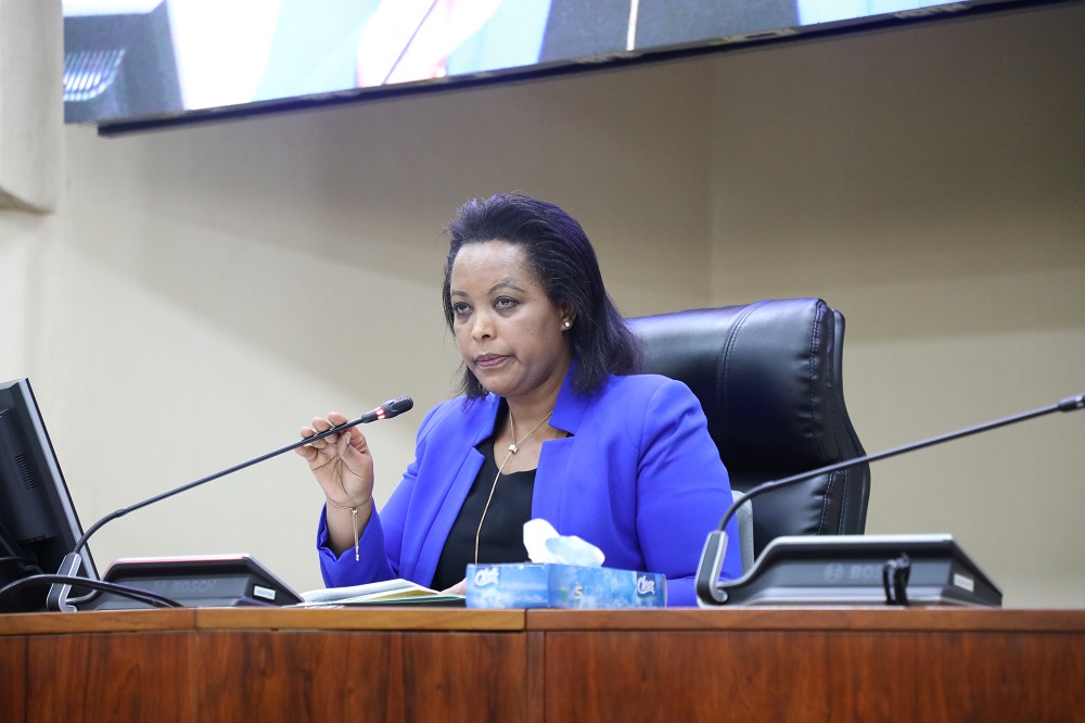 Visi Perezida Nyirasafari Esperence ni we wayoboye igikorwa cyo kwemeza ubwegure bwa Dr. Iyamuremye