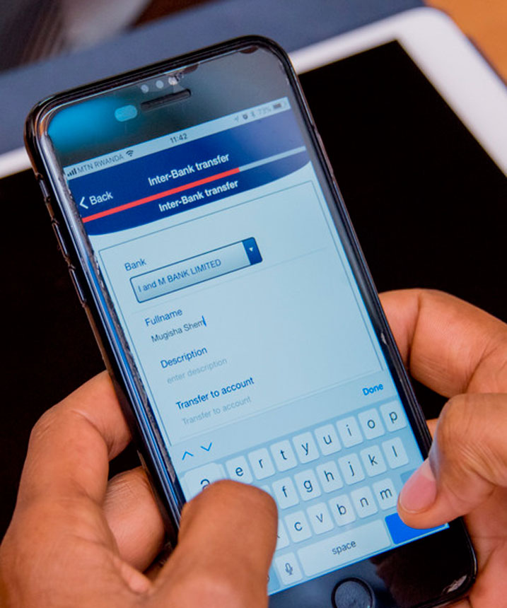 Umuntu azajya akoresha amafaranga yifashishije telefoni ye, atiriwe ajya gutonda imirongo kuri Banki
