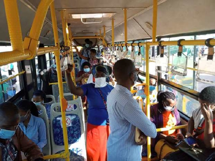 PhoAbagenzi bose mu modoka bagomba kwambara udupfukamunwa kandi bagahana intera hagati yabo