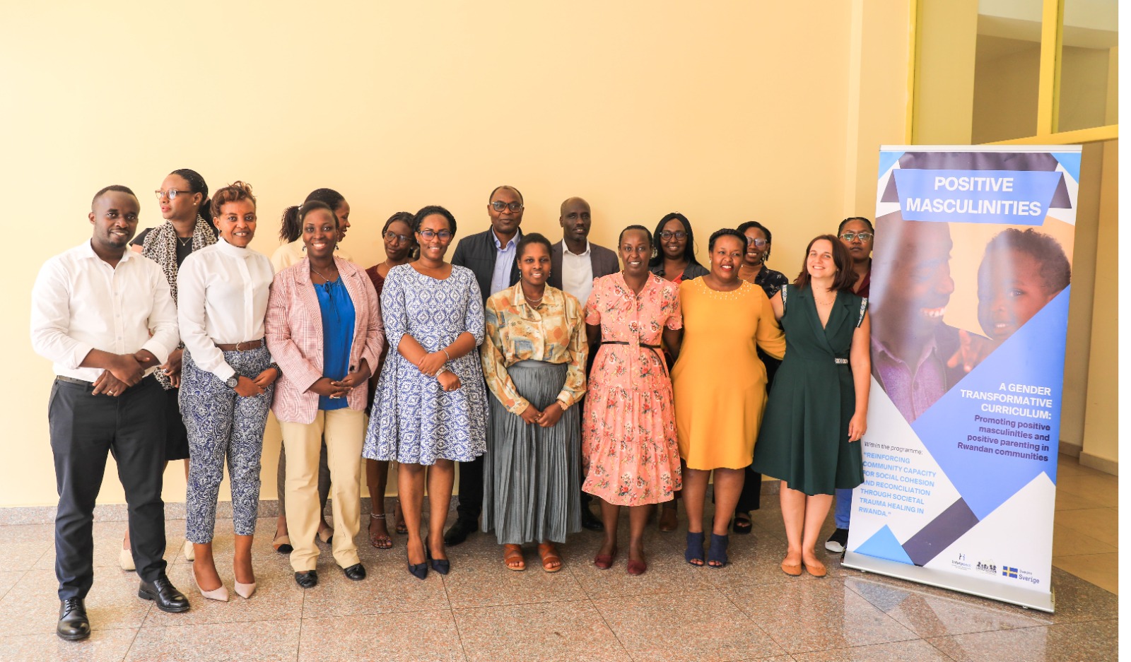 Interpeace, RWAMREC na MIGEPROF bahuye baganira ku gitabo kizifashishwa mu kwigisha abagize umuryango kubahana no kuzuzanya