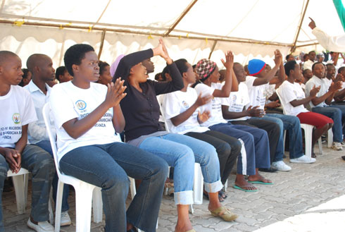 Abakoze ibikorwa byo ku rugerero ibyishimo byababonekaga ku maso.