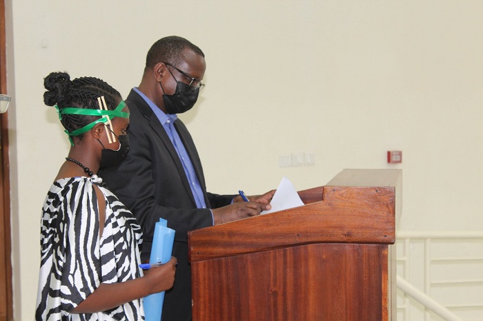 Intore z'Intagamburuzwa za AERG zasinyanye imihigo na MINUBUMWE