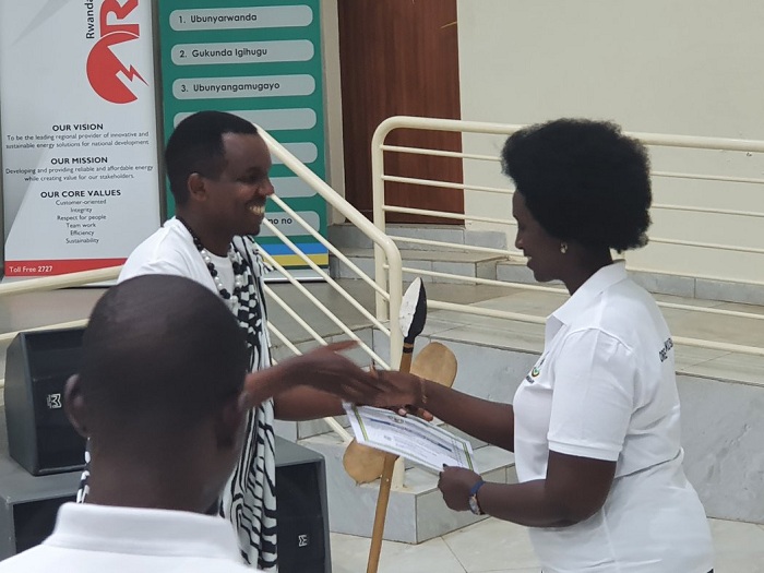 Bahawe icyemezo cy'uko bitabiriye Itorero