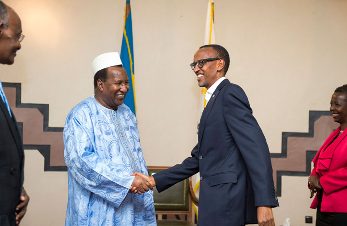  Intumwa ya AU, Alpha Oumar Konaré, yasuye u Rwanda aje gusaba Perezida Kagame umusanzu mu bibazo bya Sudani y'Amajyepfo.