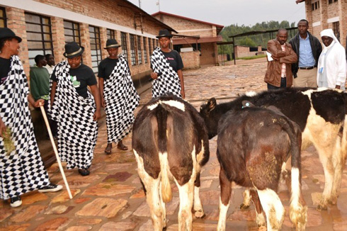 Inyana eshatu zikomoka ku nka Perezida Paul Kagame yoroje ishuri Groupe Scolaire Notre Dame de Lourdes de Byimana. 